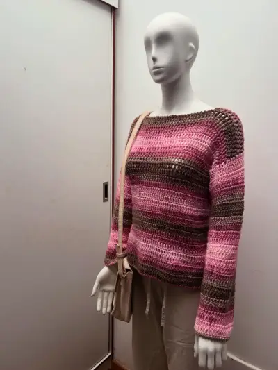 Suéter de crochet a rayas rosadas y marrones - miniatura 4
