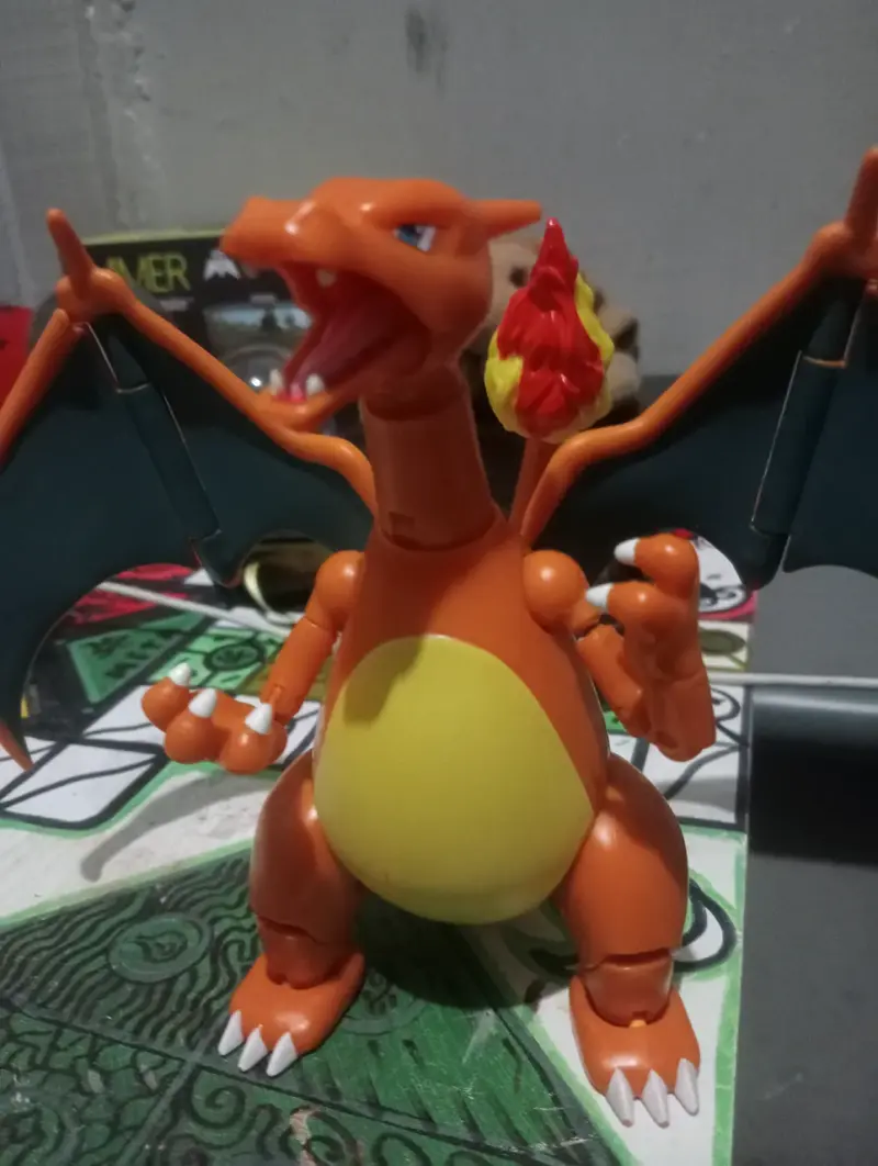 Figura de acción Charizard Pokémon articulada