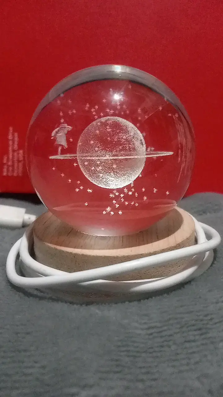 Lámpara decorativa cristal planeta y base madera