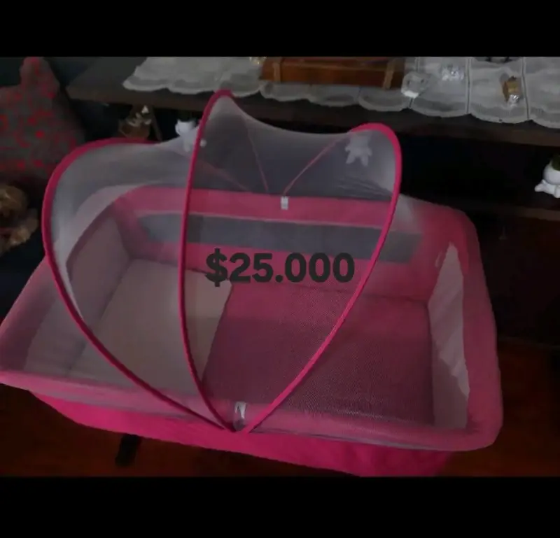 Cuna colecho rosa con sábanas y plumón - 2
