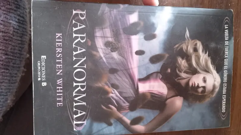 Libro Sobrenatural de Kiersten White - 2