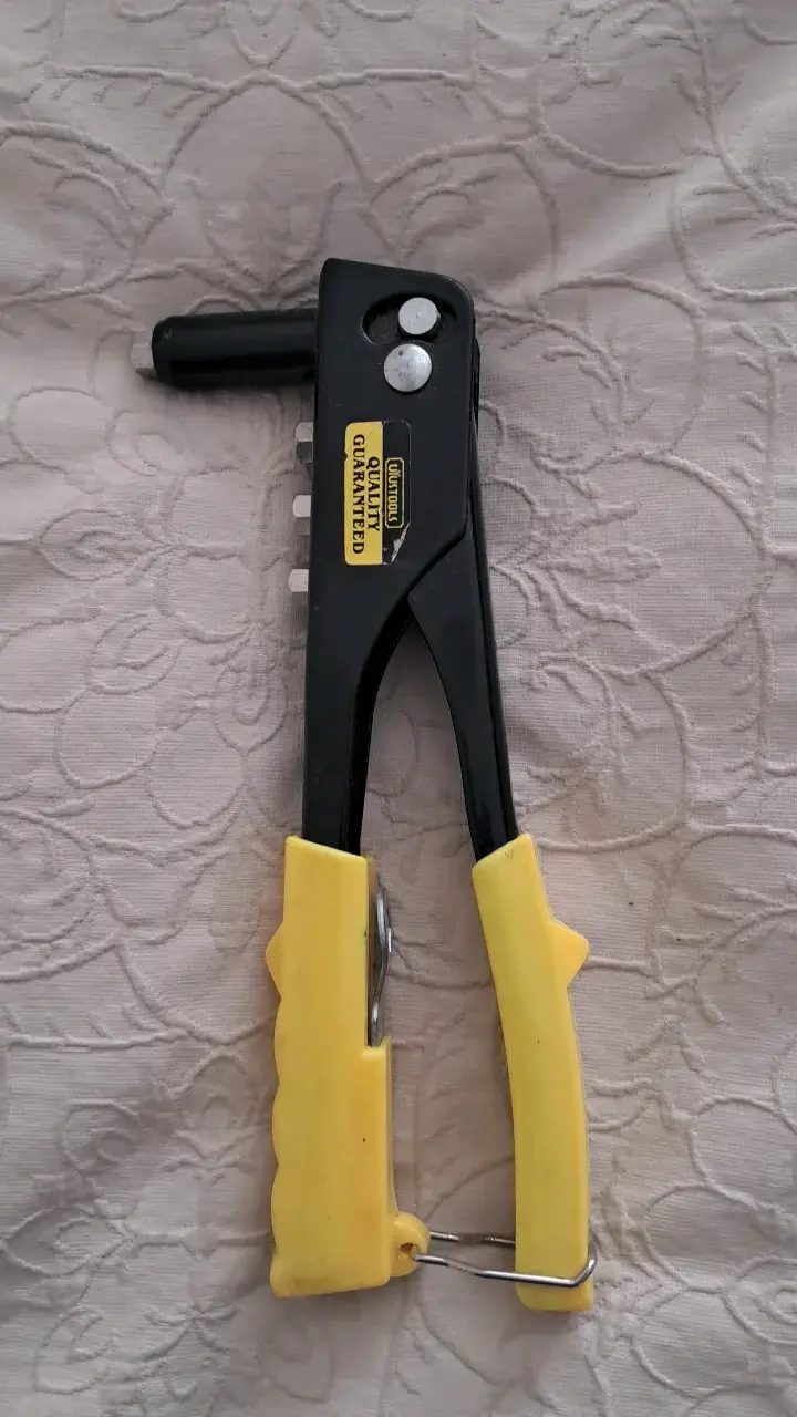 Remachadora manual con mango ergonómico - 2