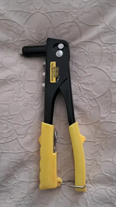 Remachadora manual con mango ergonómico - miniatura 2