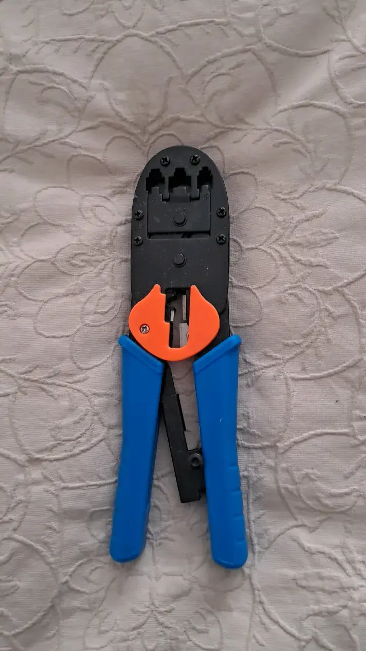 Alicate crimpador de cables con mango ergonómico - 1