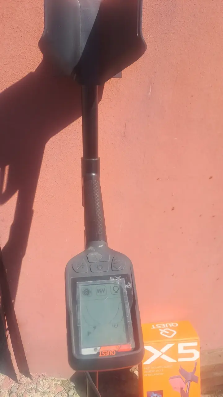 Detector de Metales Quest X5 con Pantalla LCD - 2