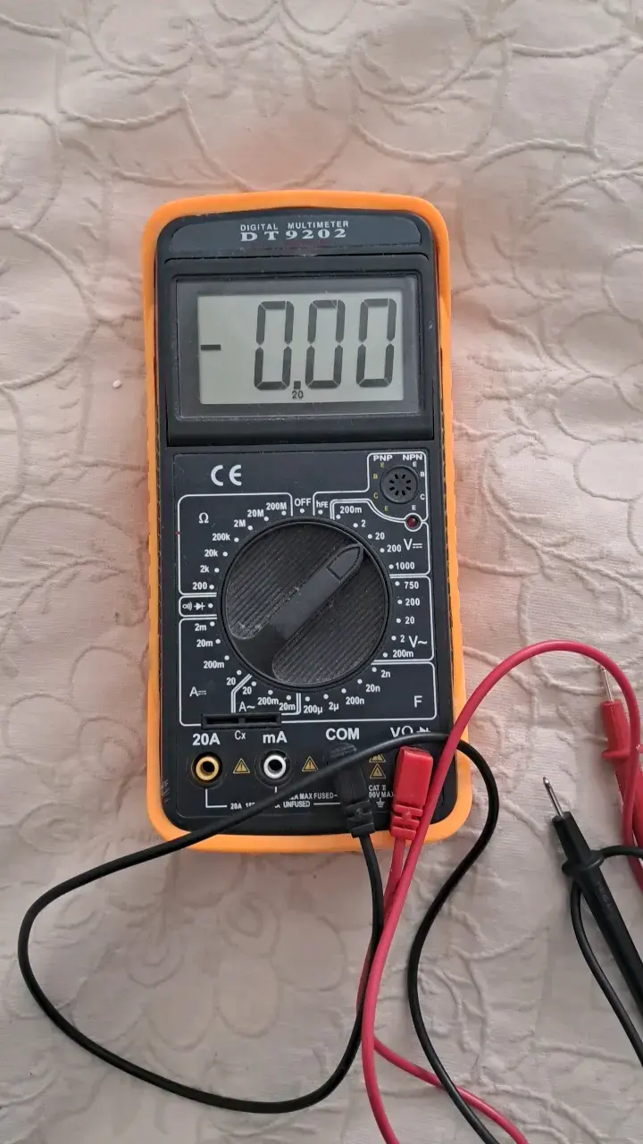 Multímetro Digital DT9202 con Cables de Prueba - 1