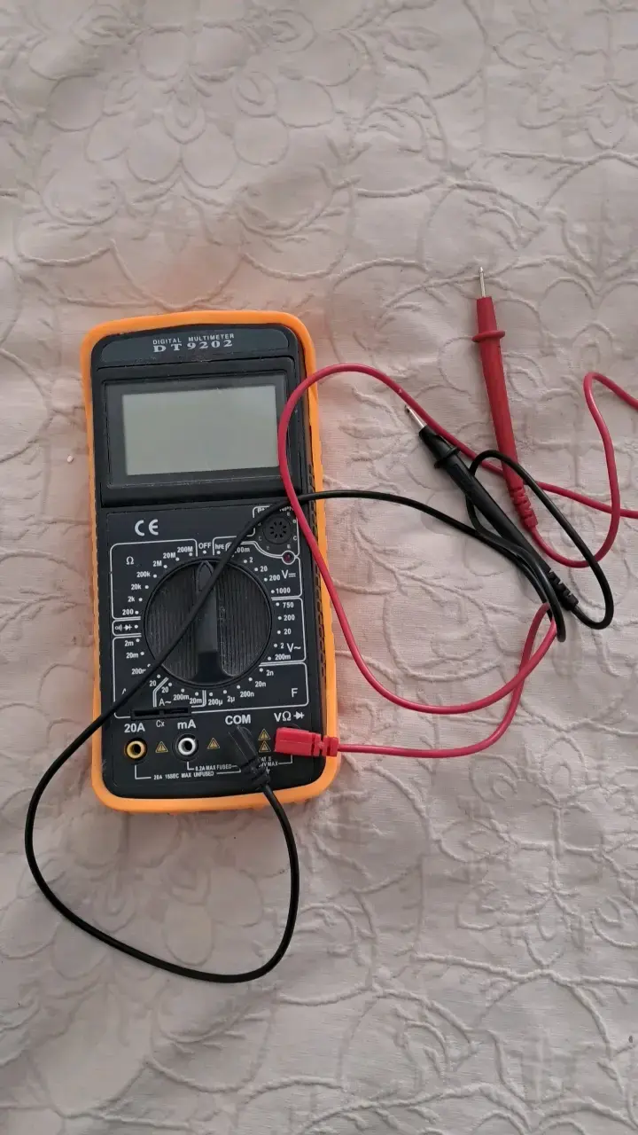 Multímetro Digital DT9202 con Cables de Prueba - 3