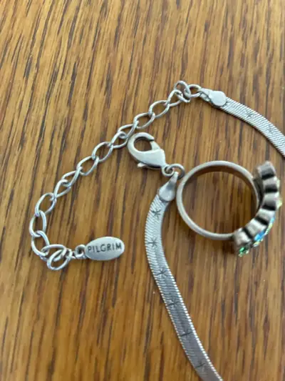Conjunto de collar y anillo Pilgrim con piedras verdes - miniatura 2