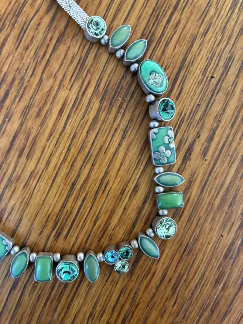 Conjunto de collar y anillo Pilgrim con piedras verdes - 3