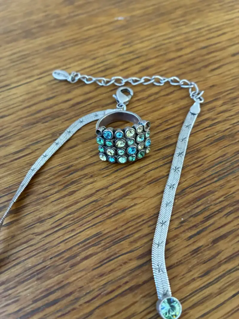 Conjunto de collar y anillo Pilgrim con piedras verdes - 4