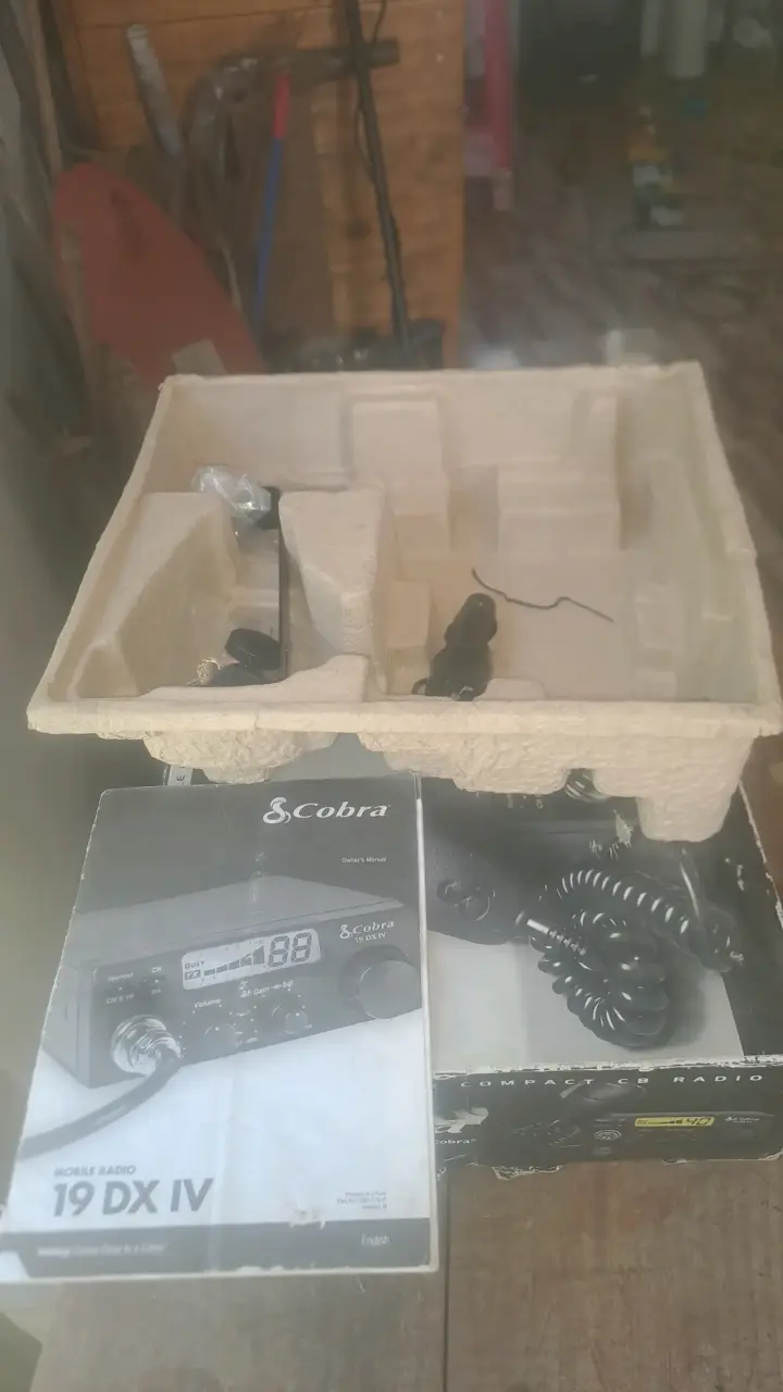 Radio CB Cobra 19 DX IV con accesorios - 2