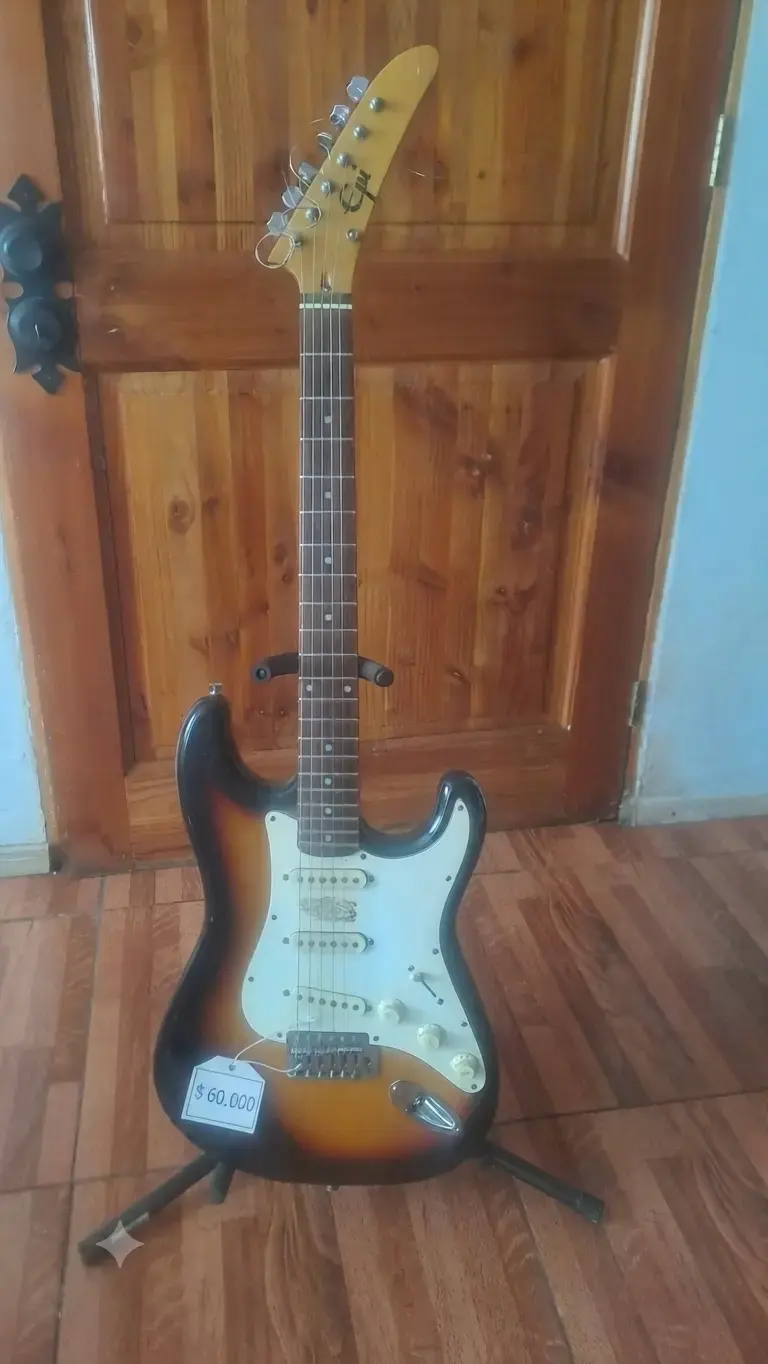 Guitarra eléctrica tipo Stratocaster sunburst