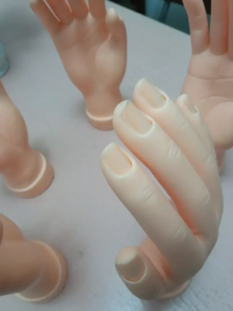 Manos de práctica para manicura - 2