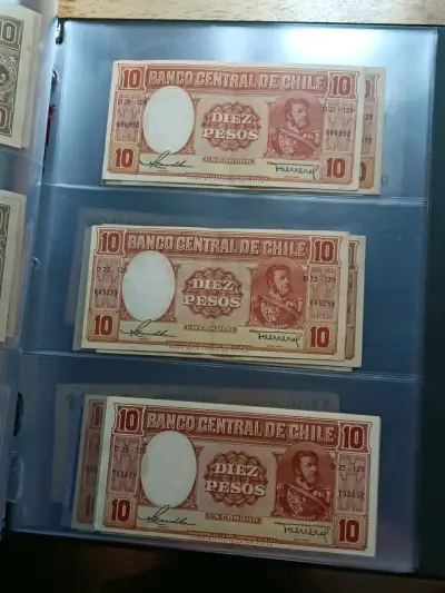 Billetes antiguos de 10 pesos chilenos en álbum - miniatura 1