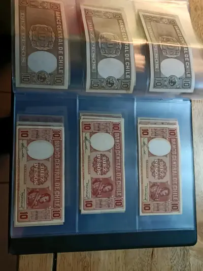 Billetes antiguos de 10 pesos chilenos en álbum - miniatura 3