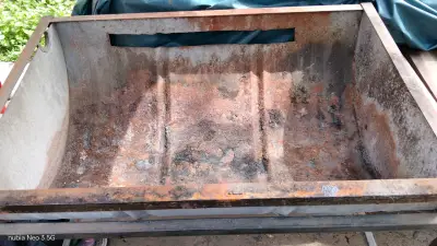Parrilla de hierro con ruedas - miniatura 2