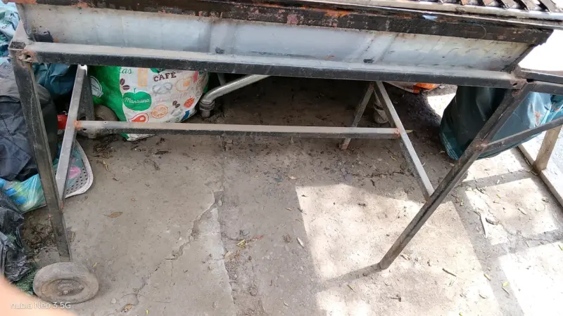 Parrilla de hierro con ruedas - 3