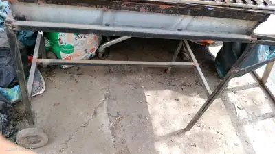 Parrilla de hierro con ruedas - miniatura 3