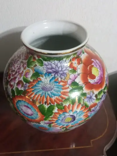 Jarrón de cerámica con diseño floral colorido - miniatura 3