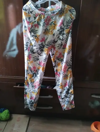 Pantalones florales H&M para mujer - miniatura 1