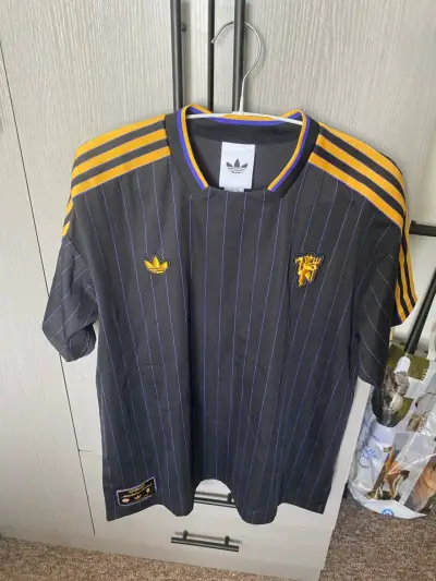 Camiseta Adidas Manchester United Negra Retro - miniatura 1
