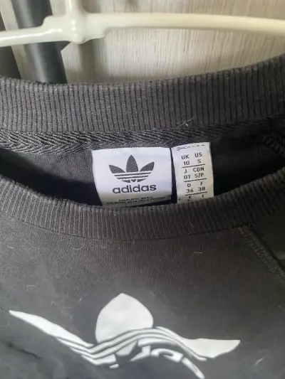 Polera Negra Adidas con Logo Grande - miniatura 2