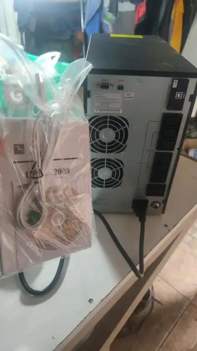 UPS Enuz KR3000+ con pantalla digital - miniatura 3