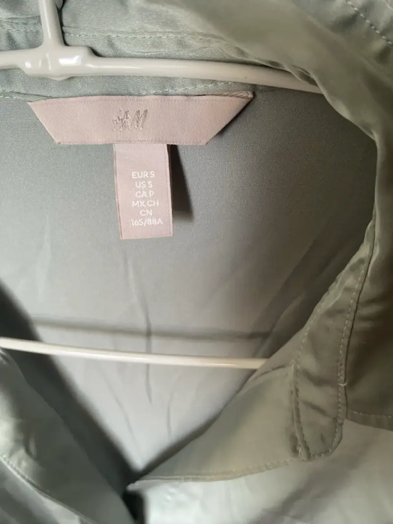 Blusa de satén verde H&M para mujer - 2