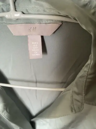 Blusa de satén verde H&M para mujer - miniatura 2