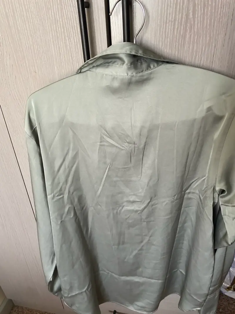 Blusa de satén verde H&M para mujer - 3