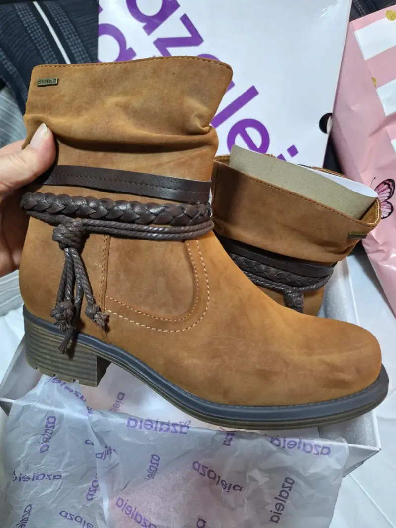 Botines de cuero marrón Azaleia con detalle trenzado - 1