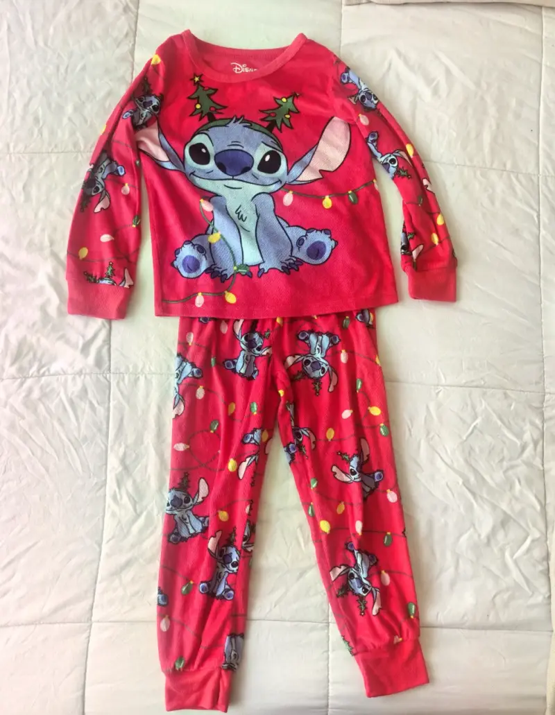 Pijama navideño infantil de Stitch