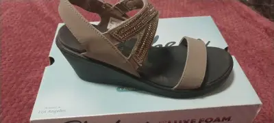 Sandalias Skechers Luxe Foam Mujer Beige - miniatura 4
