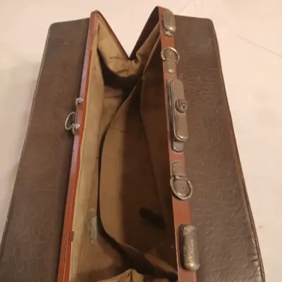 Maletín vintage de cuero marrón con asa desgastada - miniatura 4