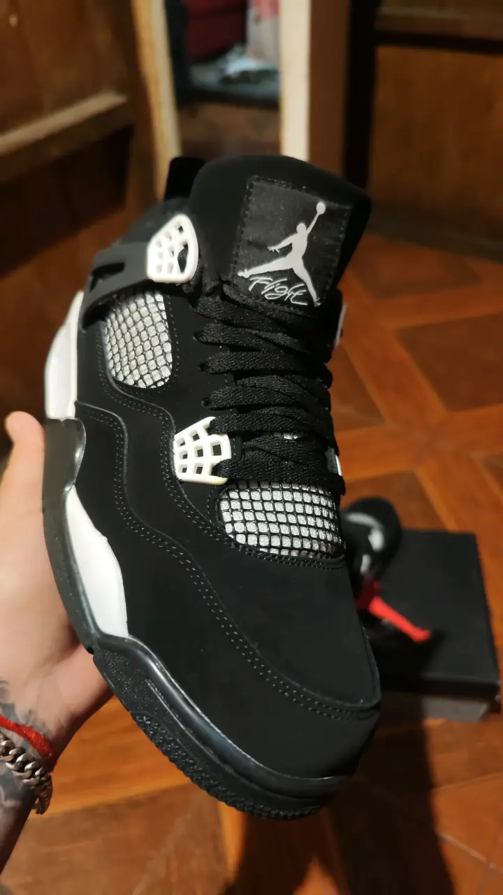 Air Jordan retro 4 white thunder (44) - 1