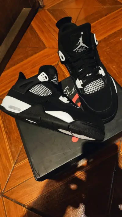 Air Jordan retro 4 white thunder (44) - miniatura 2