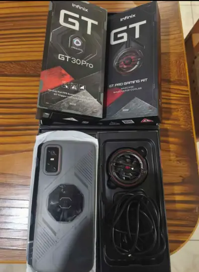 Smartphone Infinix GT 30 Pro con 256GB de almacenamiento - miniatura 3