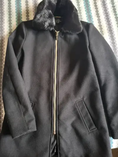 Abrigo negro con cuello de piel Alaniz - miniatura 1