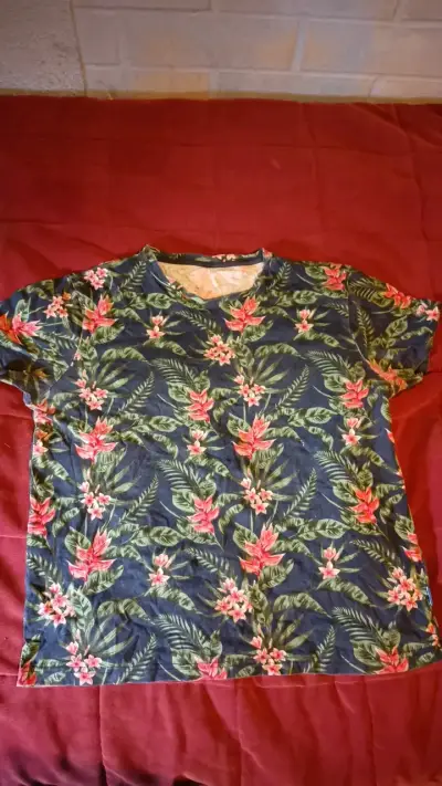 Polera estampada floral para hombre - miniatura 1