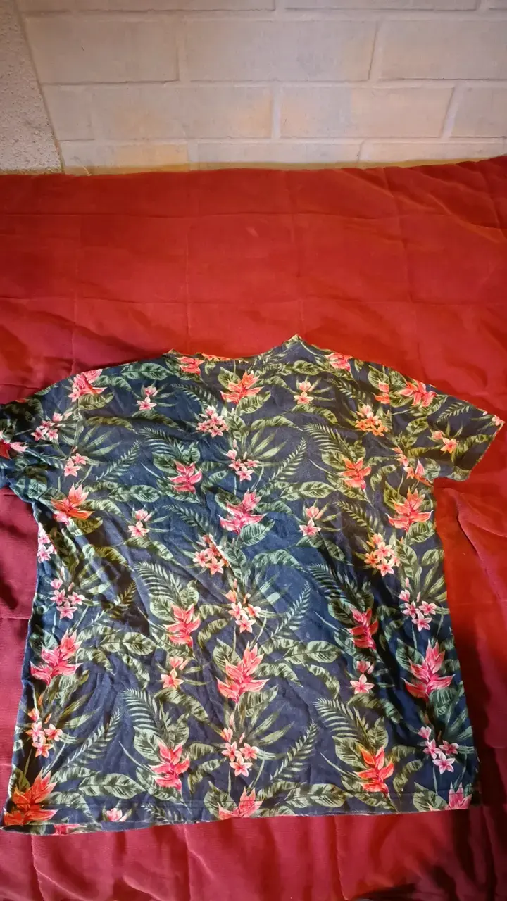 Polera estampada floral para hombre - 2