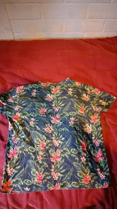 Polera estampada floral para hombre - miniatura 2