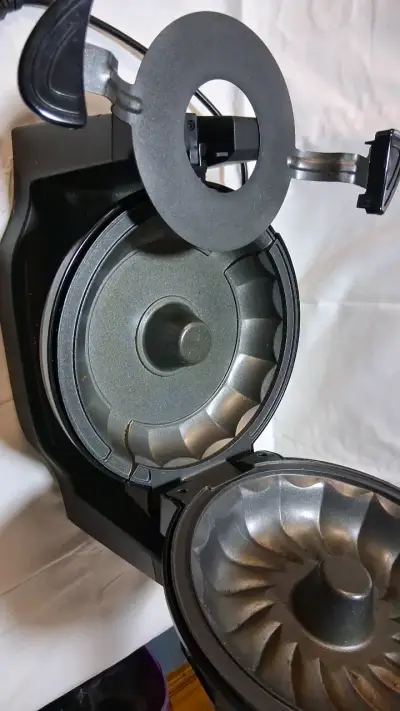 Máquina para queques Blanik modelo BCKM077 - miniatura 3