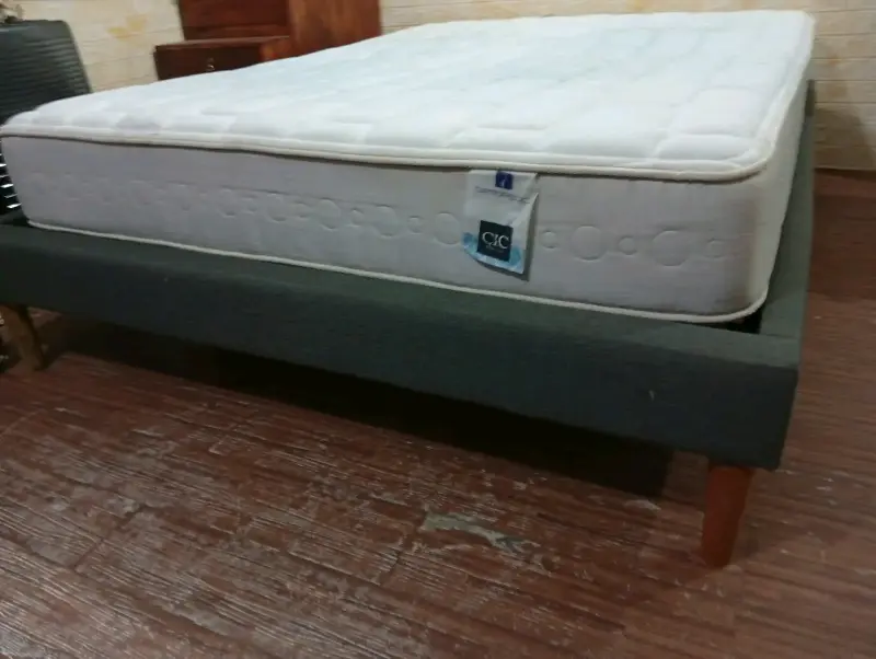Cama de dos plazas con colchón CIC - 4
