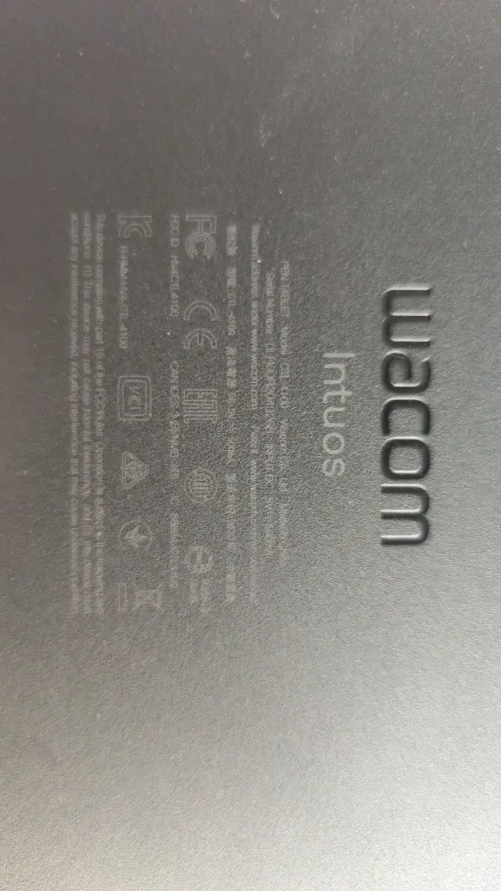 Tableta gráfica Wacom Intuos con lápiz - 2