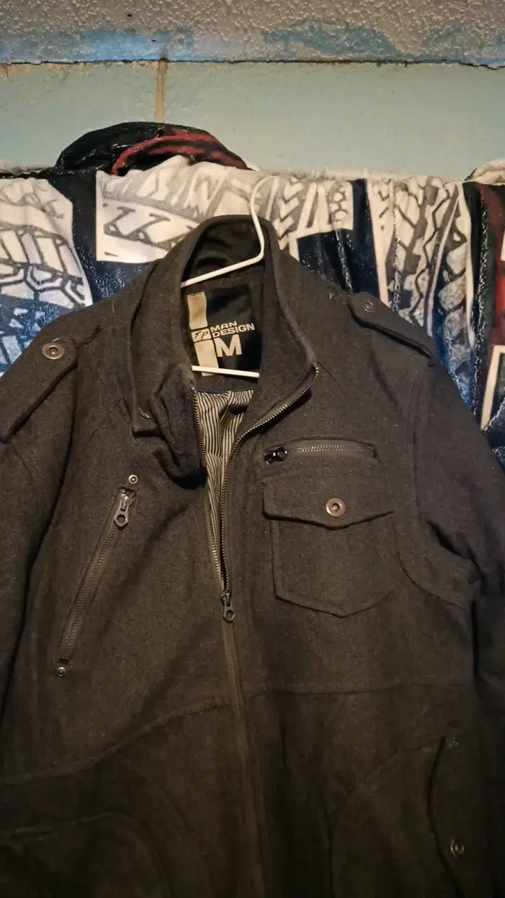 Chaqueta de hombre gris con bolsillos - 2