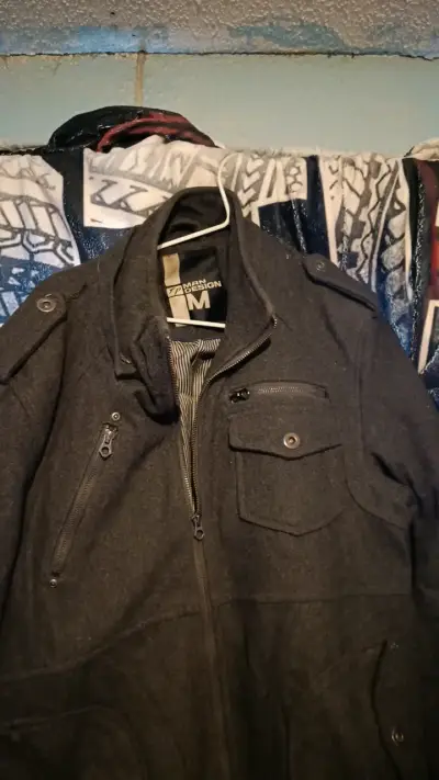 Chaqueta de hombre gris con bolsillos - miniatura 2
