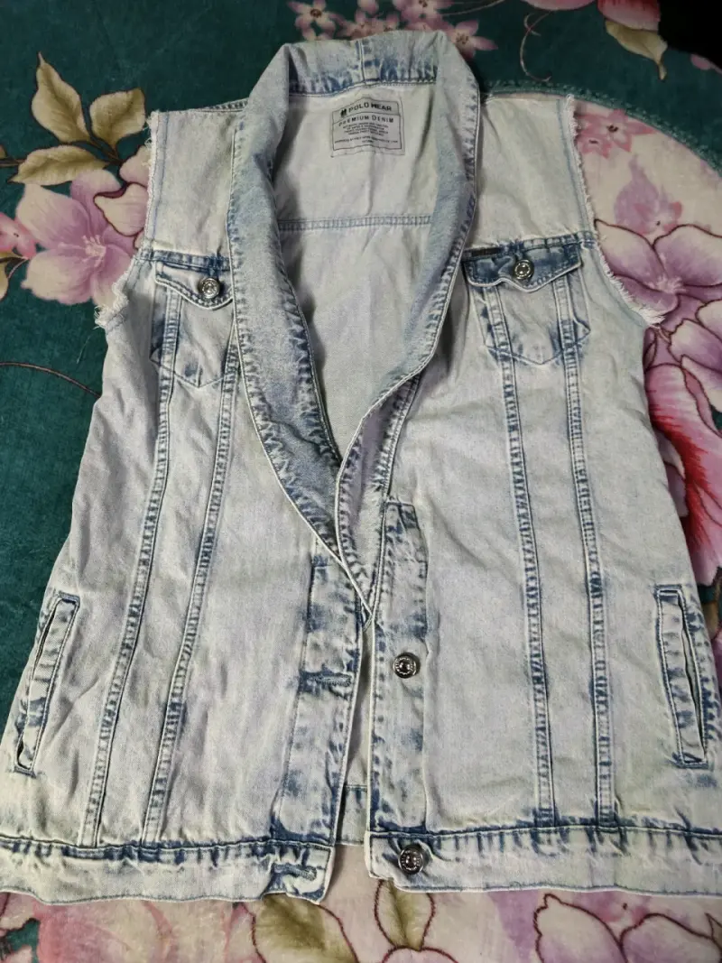 Chaqueta de mezclilla azul desgastada para mujer - 4