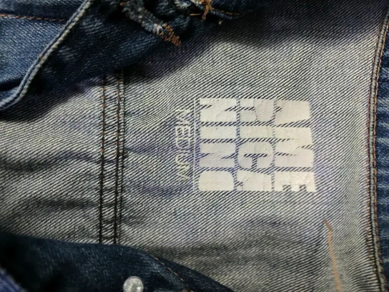 Chaqueta de mezclilla azul desgastada para mujer - 5