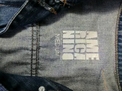 Chaqueta de mezclilla azul desgastada para mujer - miniatura 5