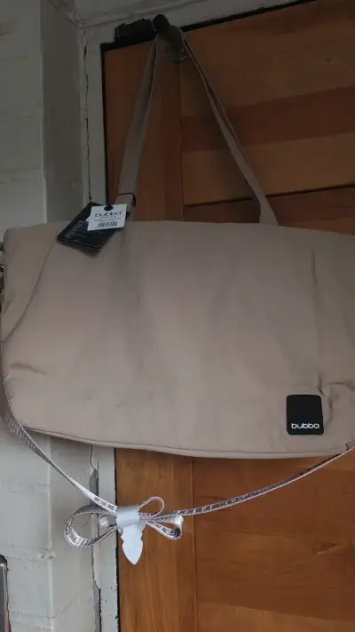 Bolso cambiador beige Bubba con correa ajustable - miniatura 1